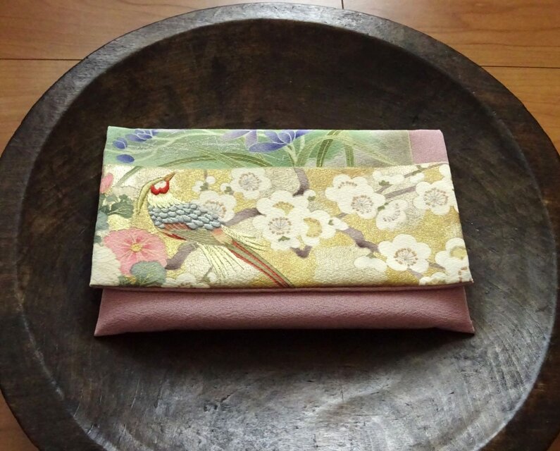 華やかな刺繍のお懐紙入れ（壱）