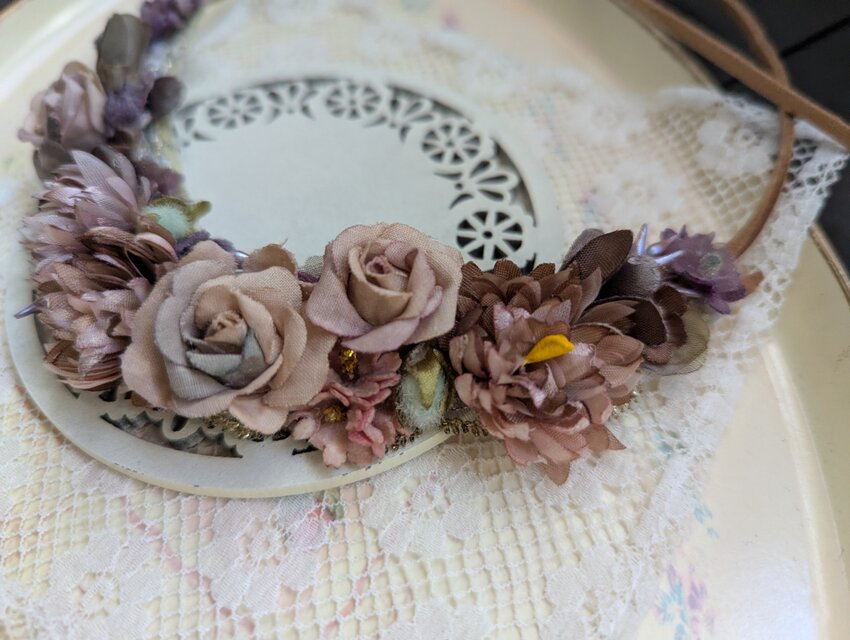 ネックレス  ベージュ色ミニばらとローダンセたち C53