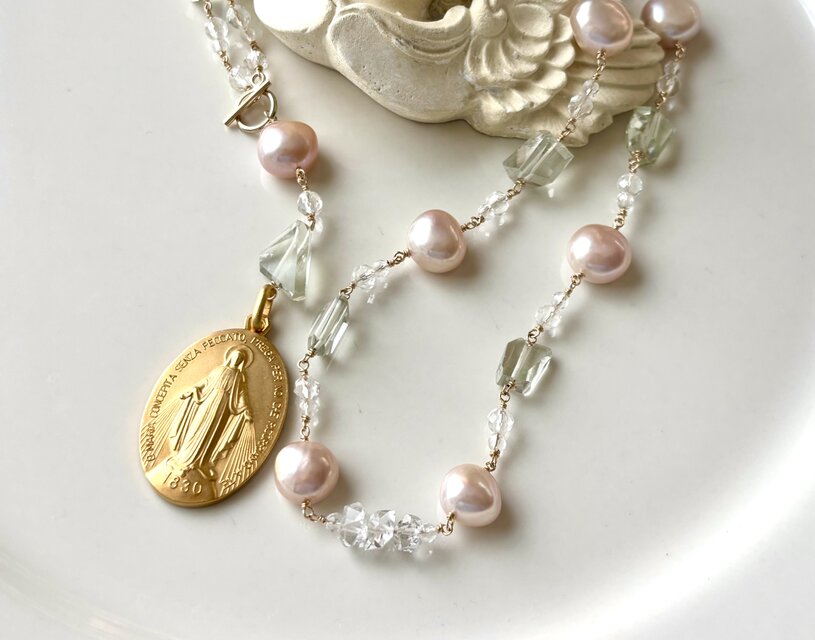 グリーンアメジストとピンク淡水パールのRネックレス