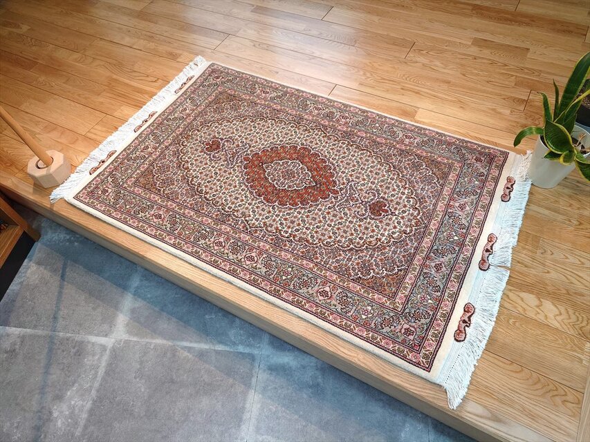 ペルシャ絨毯 タブリーズ産 マヒデザイン 50RAJ ウール&シルク