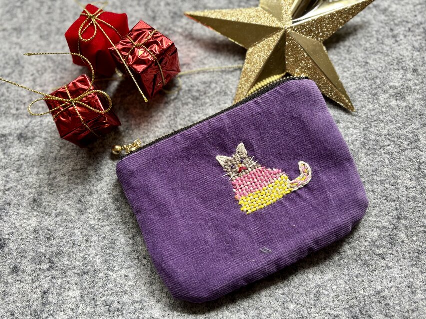 手刺繍のファスナーポーチ（猫）