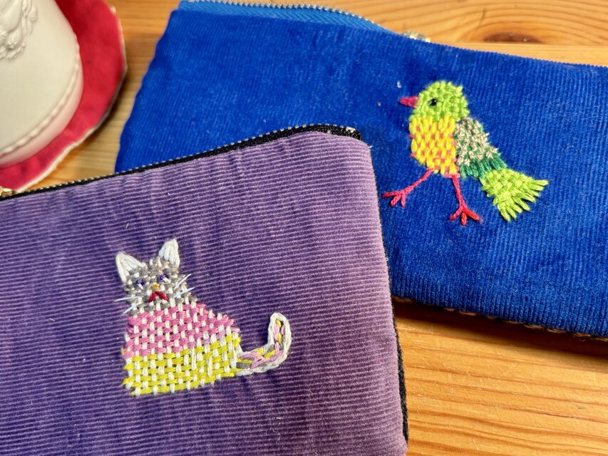 手刺繍のファスナーポーチ（猫） | iichi 日々の暮らしを心地よくする
