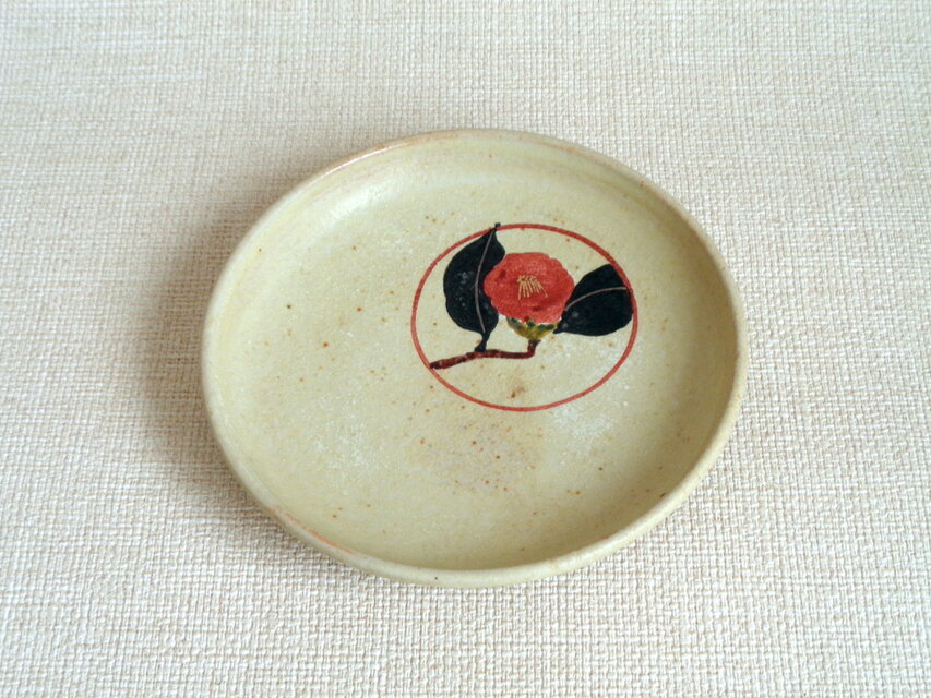 丸皿（金銀彩紅椿b）