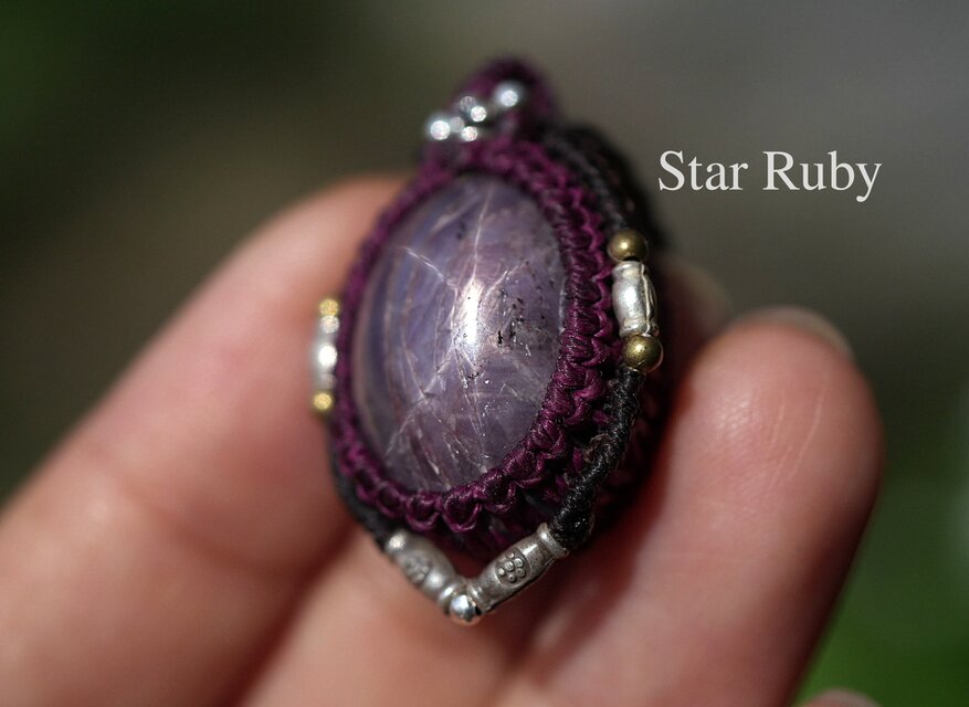 半貴石の謎★スタールビー マクラメネックレス1869