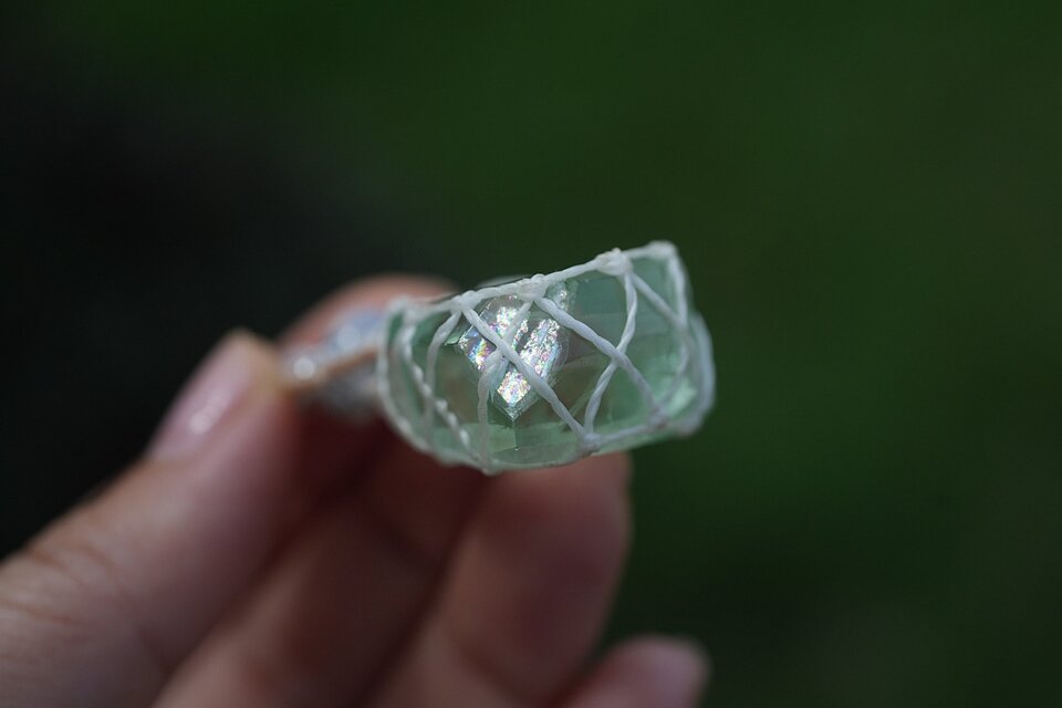 虹の涙：Moonstone フローライト マクラメネックレス1871 | iichi 日々