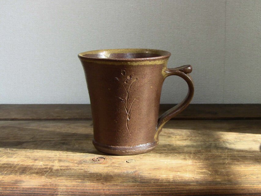 野花マグカップ（伊羅保）