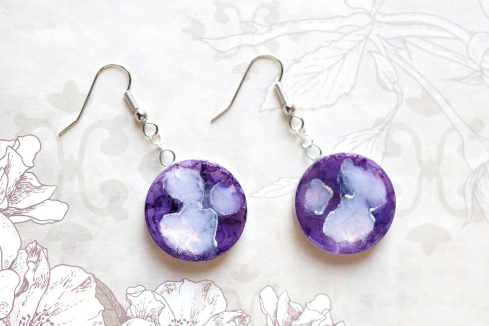 レジンアート　ラウンドピアス〈月の神殿〉