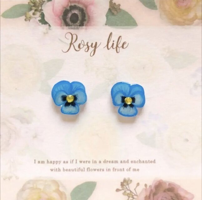 ～小さなピアスシリーズ～ビオラ(パンジー)のピアス/ノンホールピアス(樹脂イヤリング)