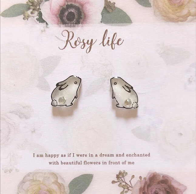 ～小さなピアスシリーズ～野うさぎのピアス/ノンホールピアス(樹脂イヤリング)