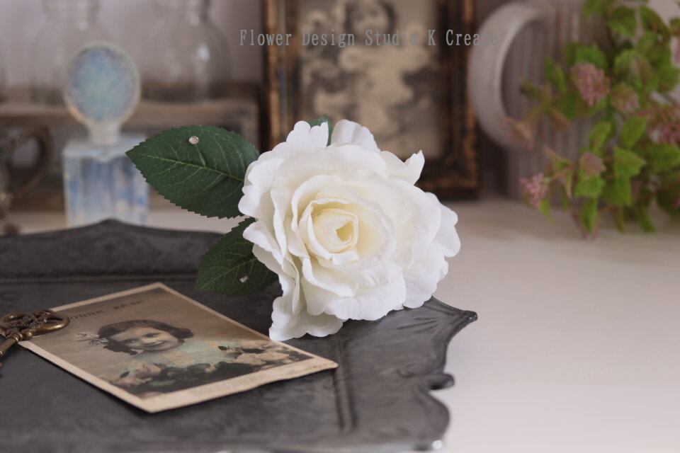 オフホワイトの薔薇の髪飾り フラメンコ バレエ ダンス 薔薇 バラ 白