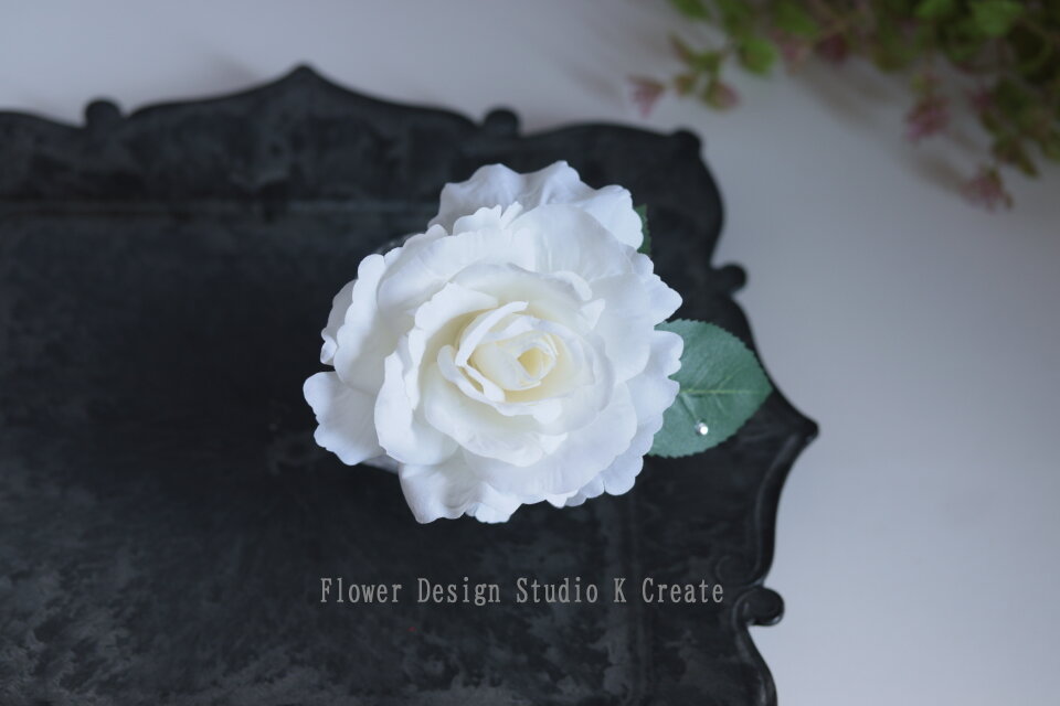 オフホワイトの薔薇の髪飾り フラメンコ バレエ ダンス 薔薇 バラ 白