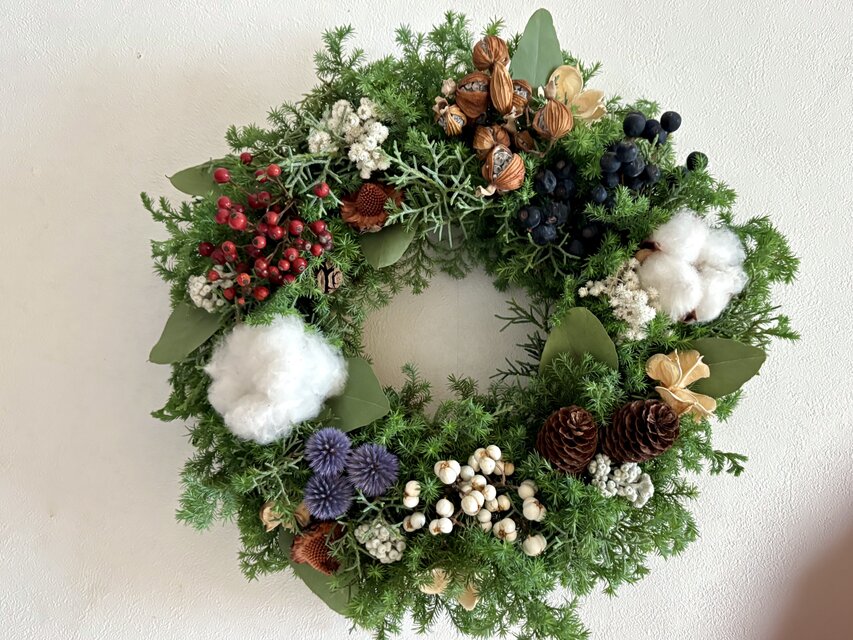 綿の実と木の実のクリスマス