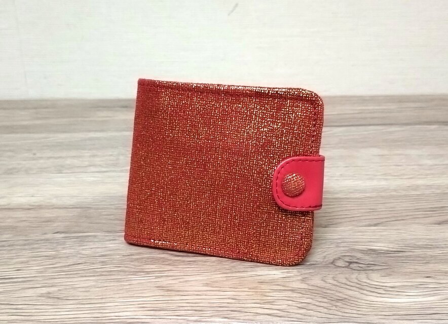 二つ折りウォレット柄物光沢 (豚革・着物地風柄)