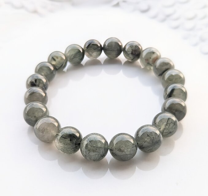 『アクチノライト（緑閃石）インクォーツのブレスレット　魂を護り、輝かせるために』