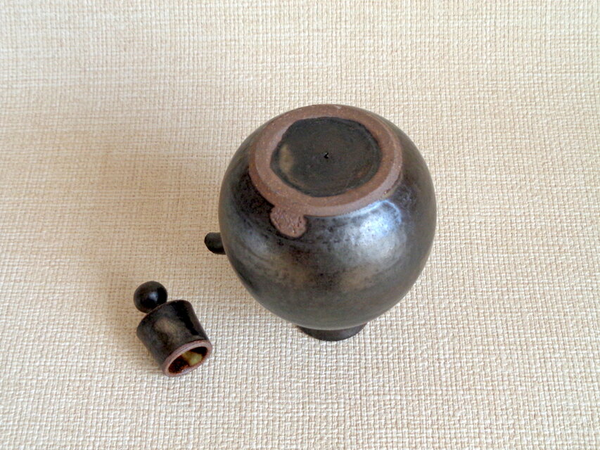 黒釉注器a | iichi 日々の暮らしを心地よくするハンドメイドや
