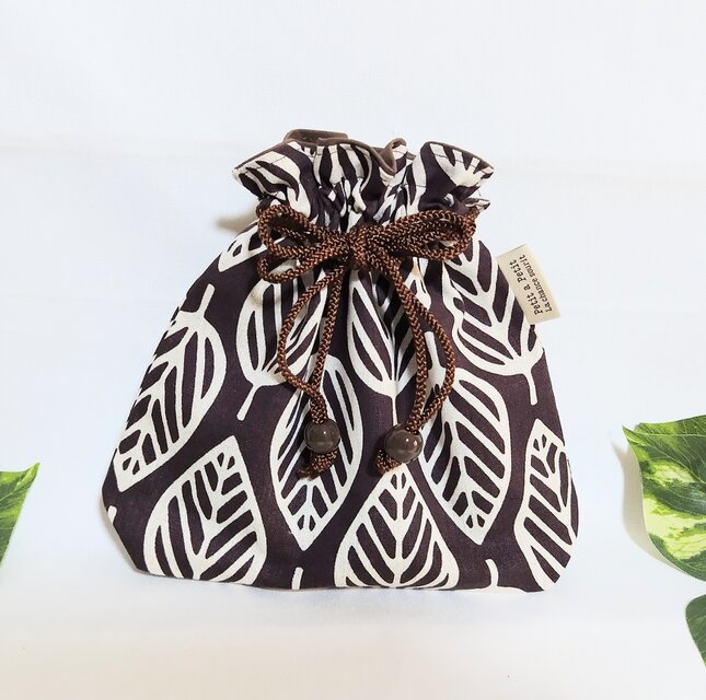 北欧風リーフブラウンの巾着袋