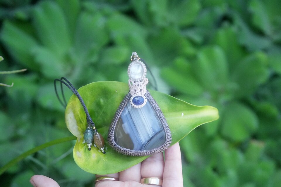 大地と宇宙と月☆ムーンストーン☆サファイア マクラメネックレス1542