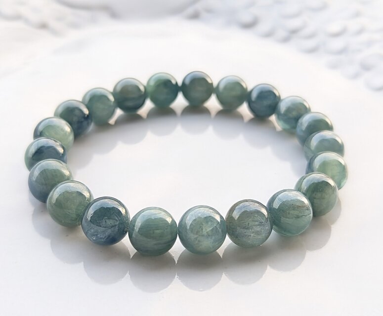 『進化への架け橋となるクリスタル✨グリーンカイヤナイトの（無染色）ブレスレット』