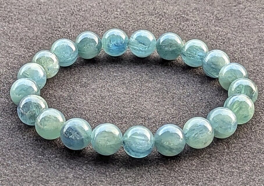 進化への架け橋となるクリスタル✨グリーンカイヤナイトの（無染色