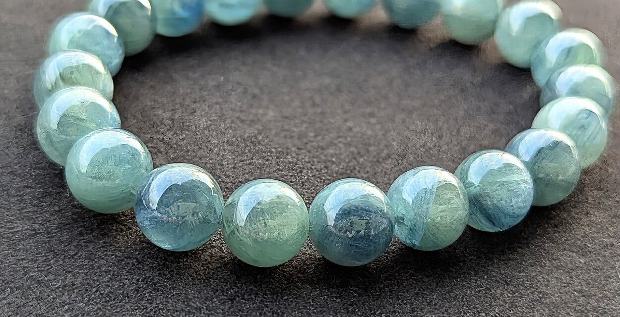 進化への架け橋となるクリスタル✨グリーンカイヤナイトの（無染色