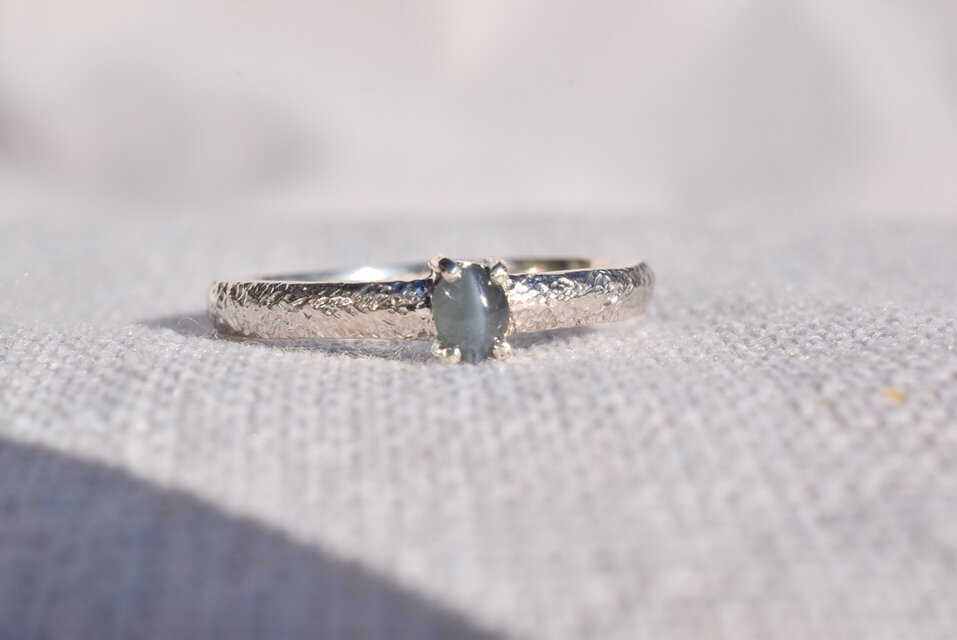 アレキサンドライトキャッツアイのリング