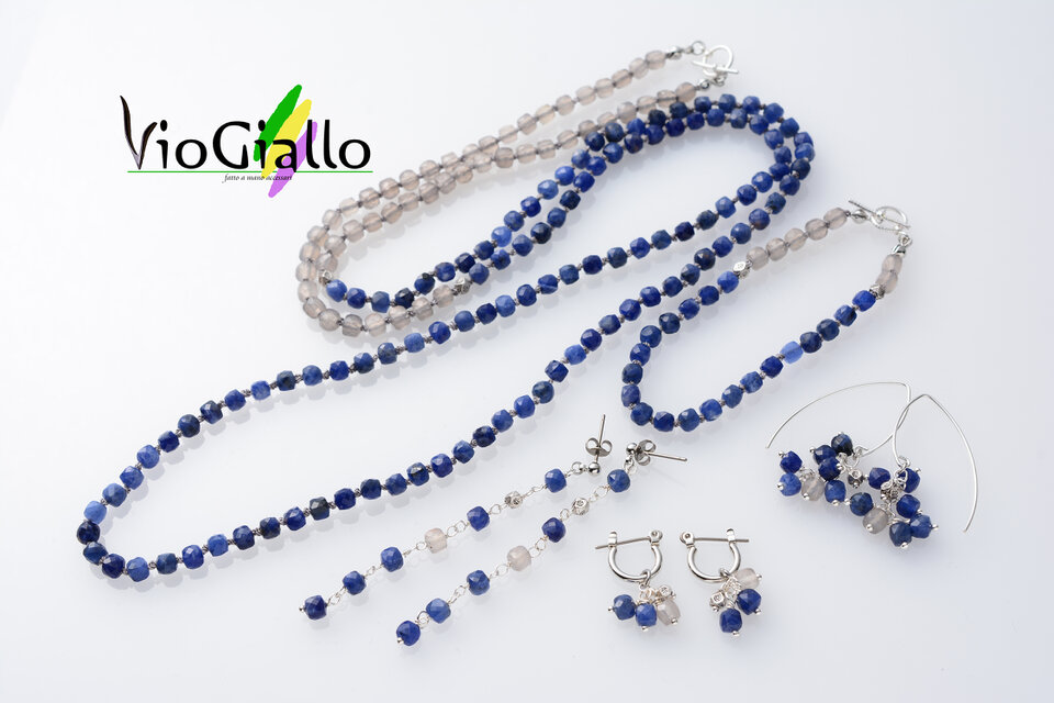 ソーダライトとグレーオニキスの7連ピアス | iichi 日々の暮らしを