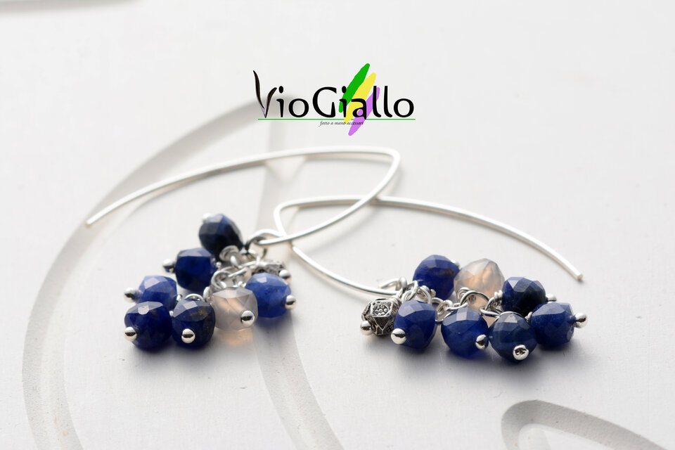 ソーダライトとグレーオニキスの粒々Ｖフックピアス