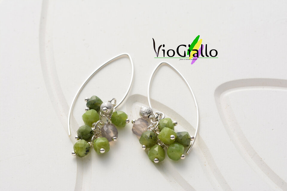 ネフライトとグレーオニキスの粒々Ｖフックピアス