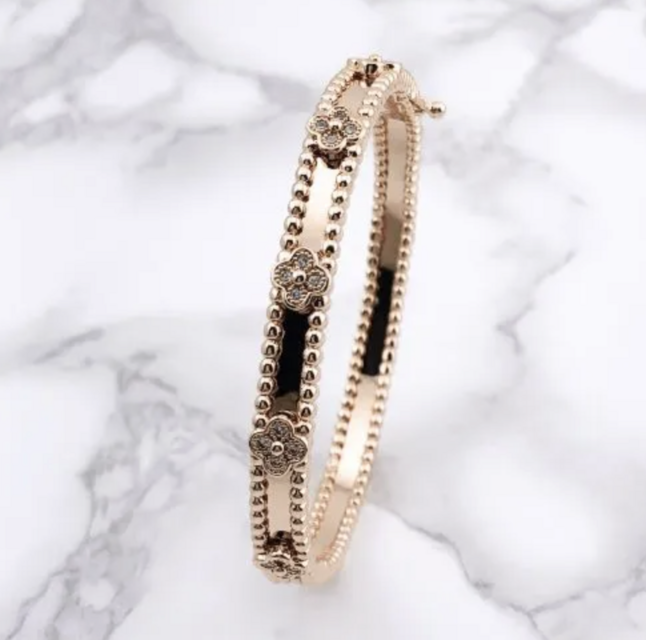 幸せのクローバー【高品質！送料無料！当日発送】ピンクゴールド 5mm バングル