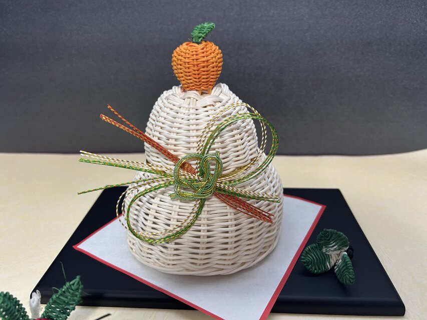 籐の鏡餅 大・1 | iichi 日々の暮らしを心地よくするハンドメイドや