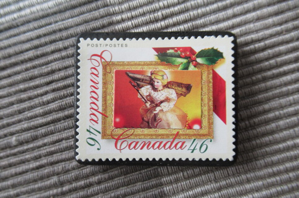 カナダ　クリスマス切手ブローチ10678