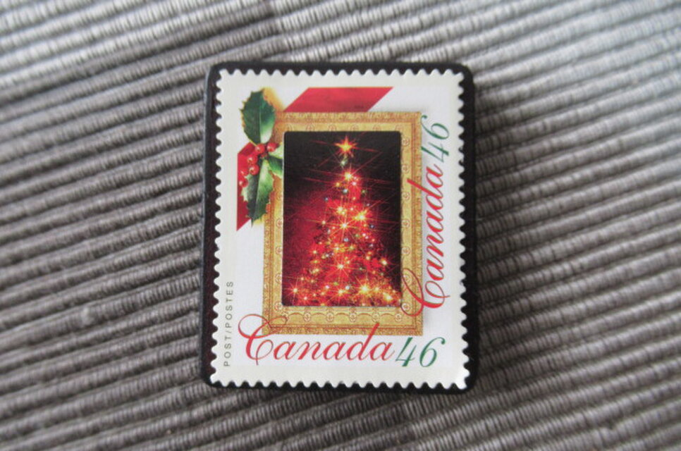 カナダ　クリスマス切手ブローチ10682