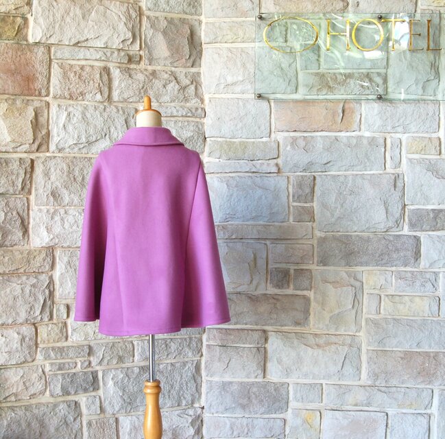 エレガント ケープ コート 】 かぶらない個性的な色のケープ