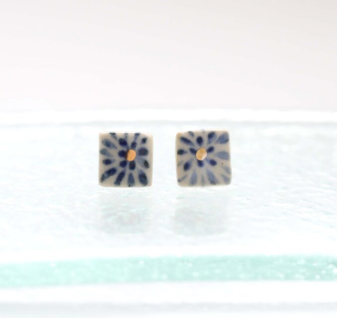 絵付けと金彩の陶ピアス・イヤリング　たんぽぽ