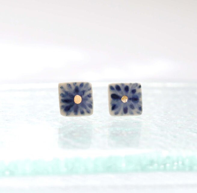 絵付けと金彩の陶ピアス・イヤリング　ダリア