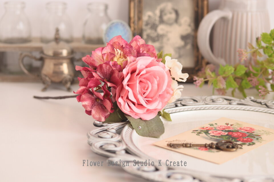 ピンクの薔薇とクリスマスローズの髪飾り　フラメンコ　フローレス　バラ　アジサイ　アネモネ　髪飾り　ダンス　フォーマル　パーティー