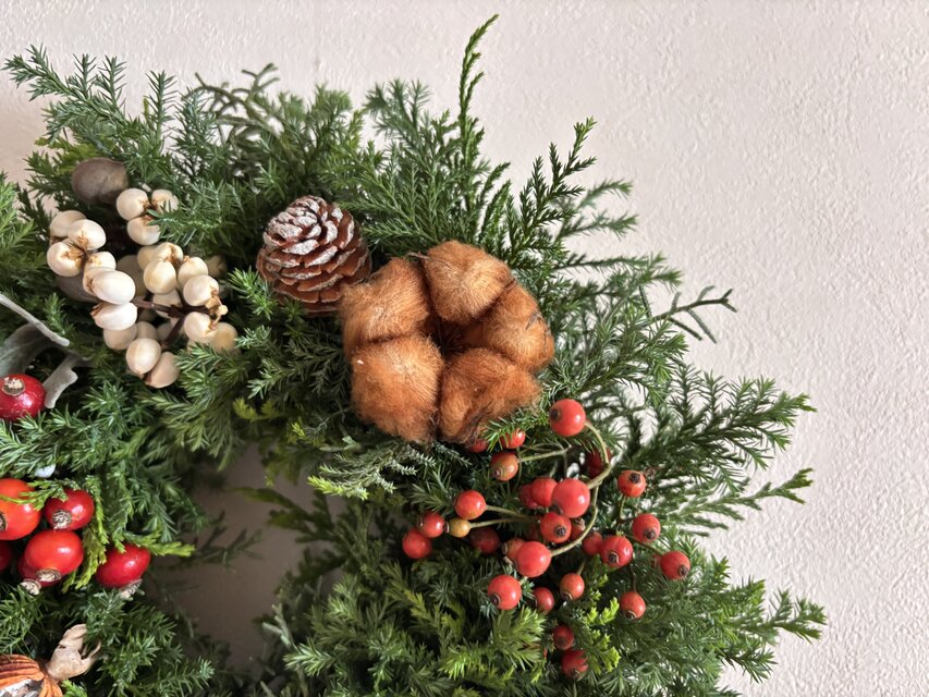 茶色の綿実と木の実のクリスマスリース | iichi 日々の暮らしを