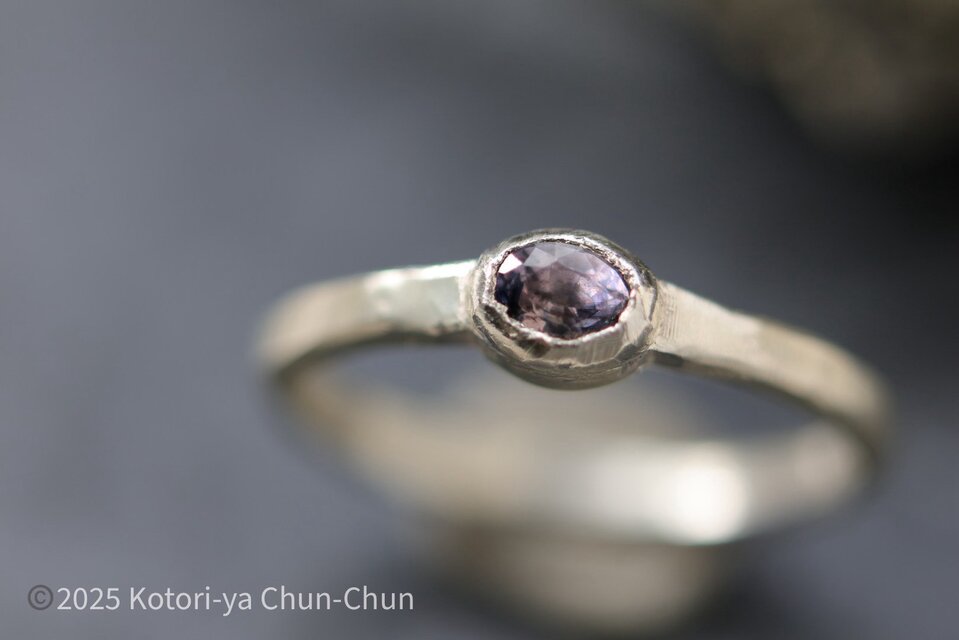 【これぞバイカラー！】バイカラーパープルサファイア・シルバーリング【紫日和】