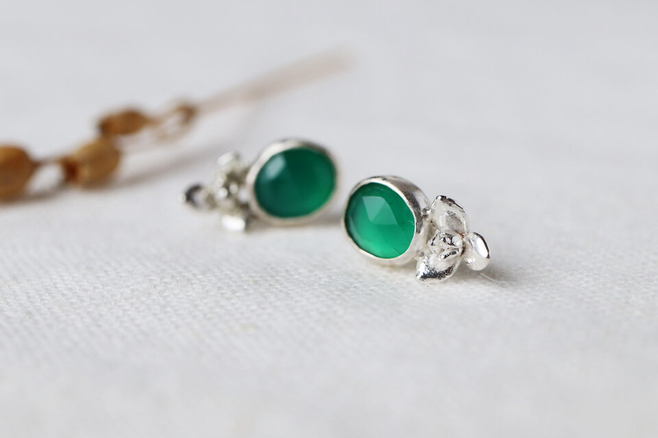 ツルマンネングサとグリーンオニキス ピアス/イヤリング