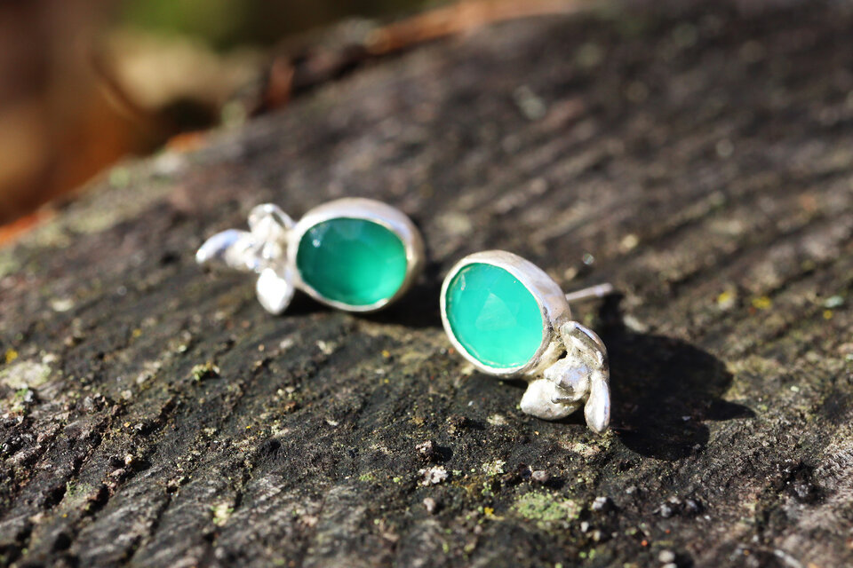 ツルマンネングサとグリーンオニキス ピアス/イヤリング | iichi 日々