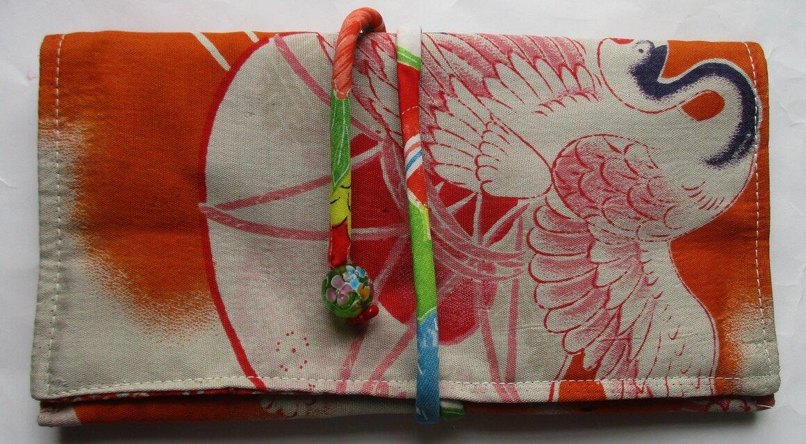 ８５２１　羽織の裏地で作った和風財布・ポーチ