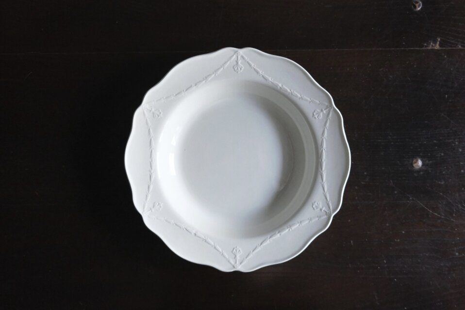 ウェッジウッド廃盤希少　アンティーク　白いレリーフ装飾のパン皿6枚セット Wedgwood ウェッジウッド ギルランド レリーフ皿 深皿 φ27cm イギリス