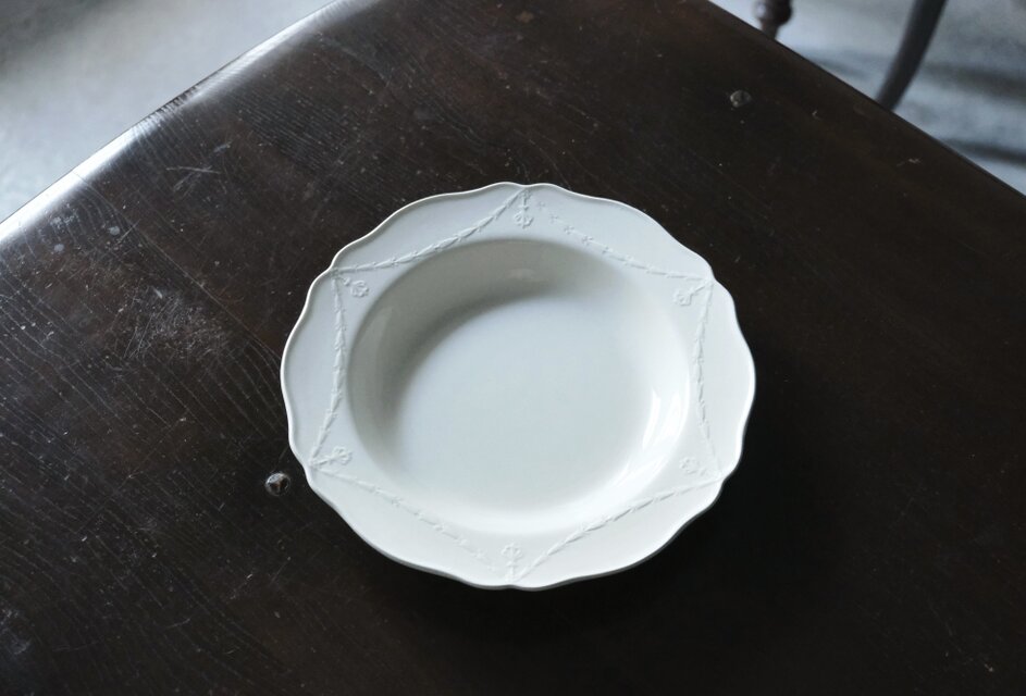 ウェッジウッド廃盤希少　アンティーク　白いレリーフ装飾のパン皿6枚セット Wedgwood ウェッジウッド ギルランド レリーフ皿 深皿 φ27cm イギリス