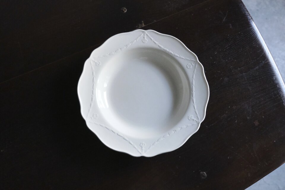 ウェッジウッド廃盤希少　アンティーク　白いレリーフ装飾のパン皿6枚セット Wedgwood ウェッジウッド ギルランド レリーフ皿 深皿 φ27cm イギリス