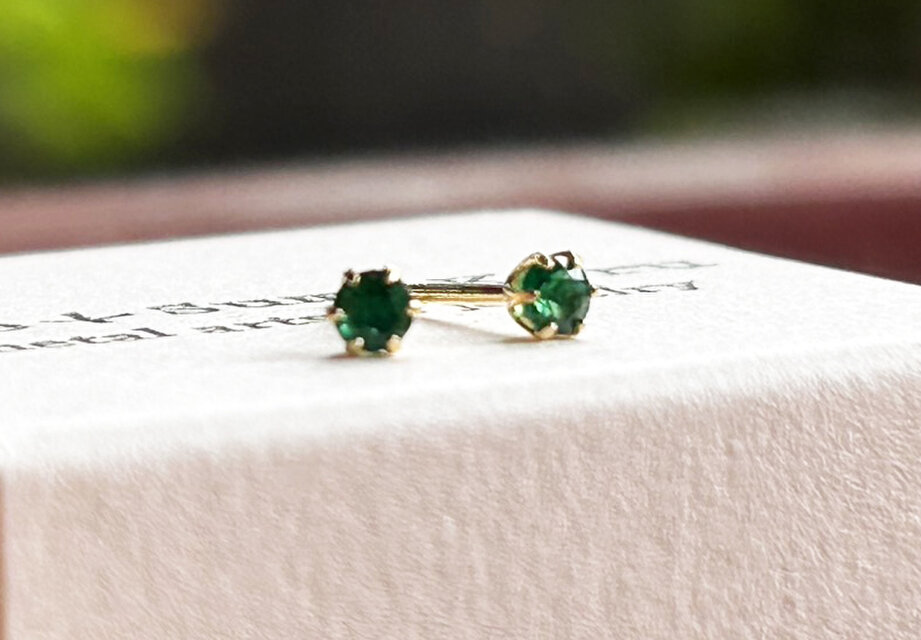 K18 Gold+Emerald 天然エメラルド 2mm スタッドピアス （両耳分