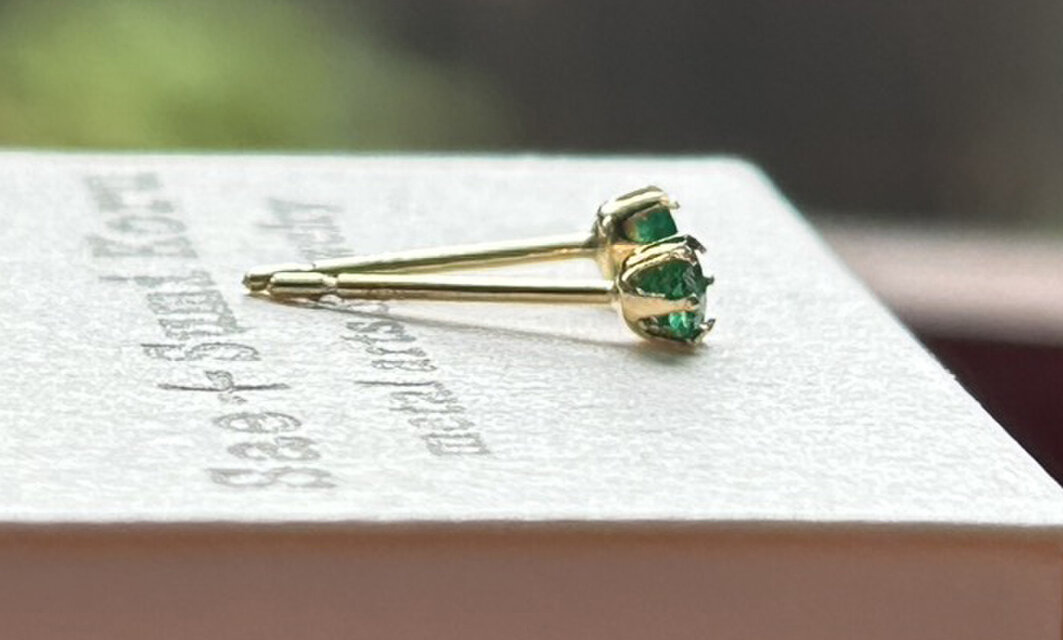 K18 Gold+Emerald 天然エメラルド 2mm スタッドピアス （両耳分