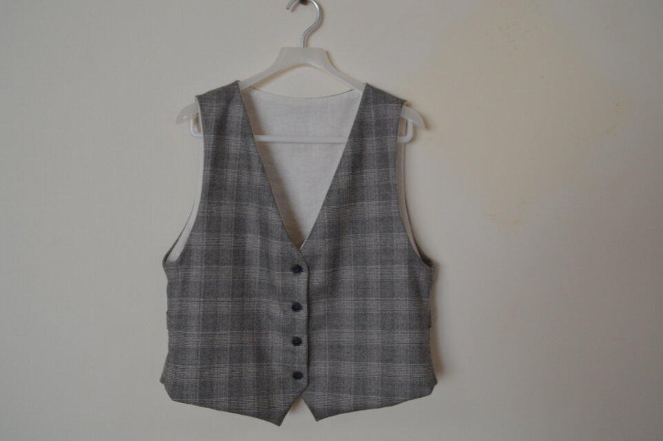 軽い着心地！「Vネックベスト」