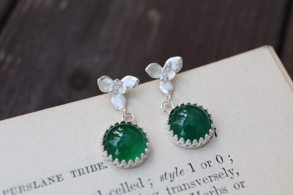 ツルマンネングサとグリーンオニキスM ピアス/イヤリング | iichi 日々