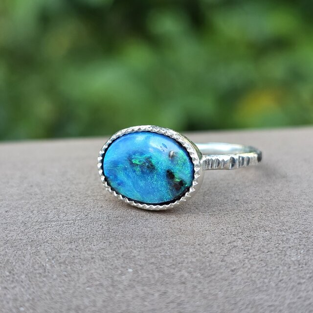 ボルダーオパール 3.214ct ミル打ち グリーンとブルーの星雲 シルバー