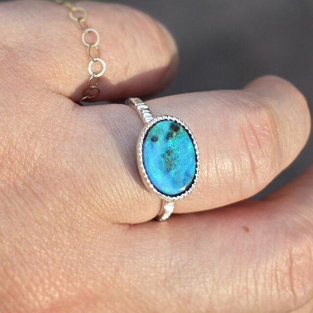 ボルダーオパール 3.214ct ミル打ち グリーンとブルーの星雲 シルバー